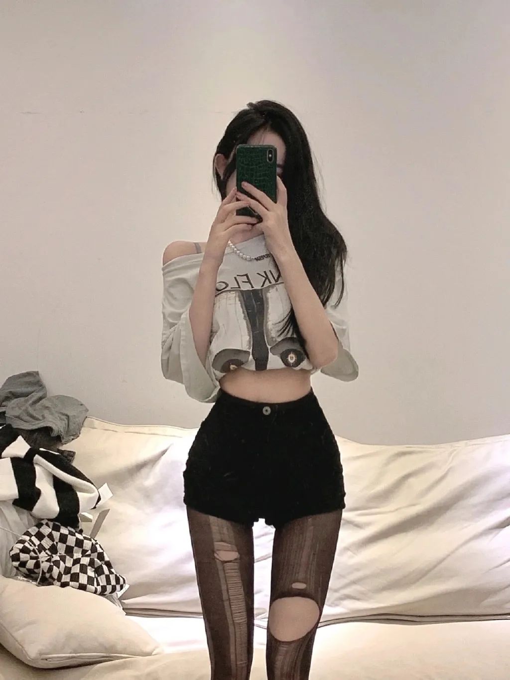 妹子絲襪都破了，好心疼??！插圖2