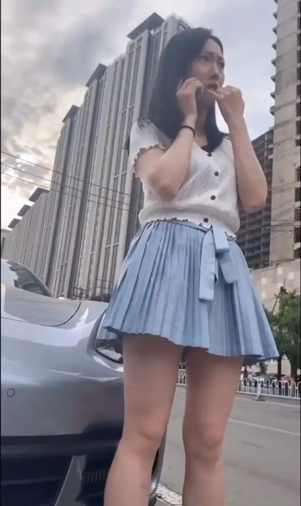 小姐姐?睡過(guò)站了，要不要叫醒她？插圖29