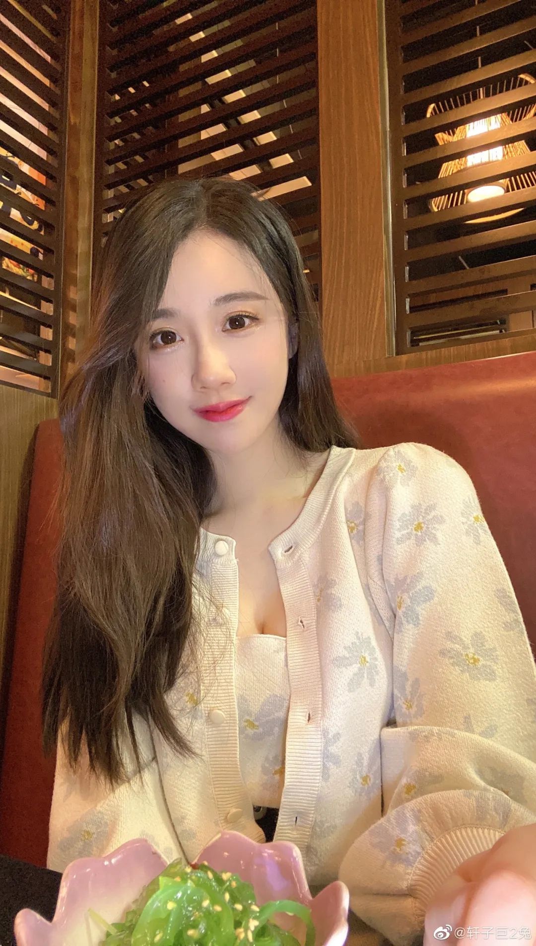 小姐姐?睡過(guò)站了，要不要叫醒她？插圖32