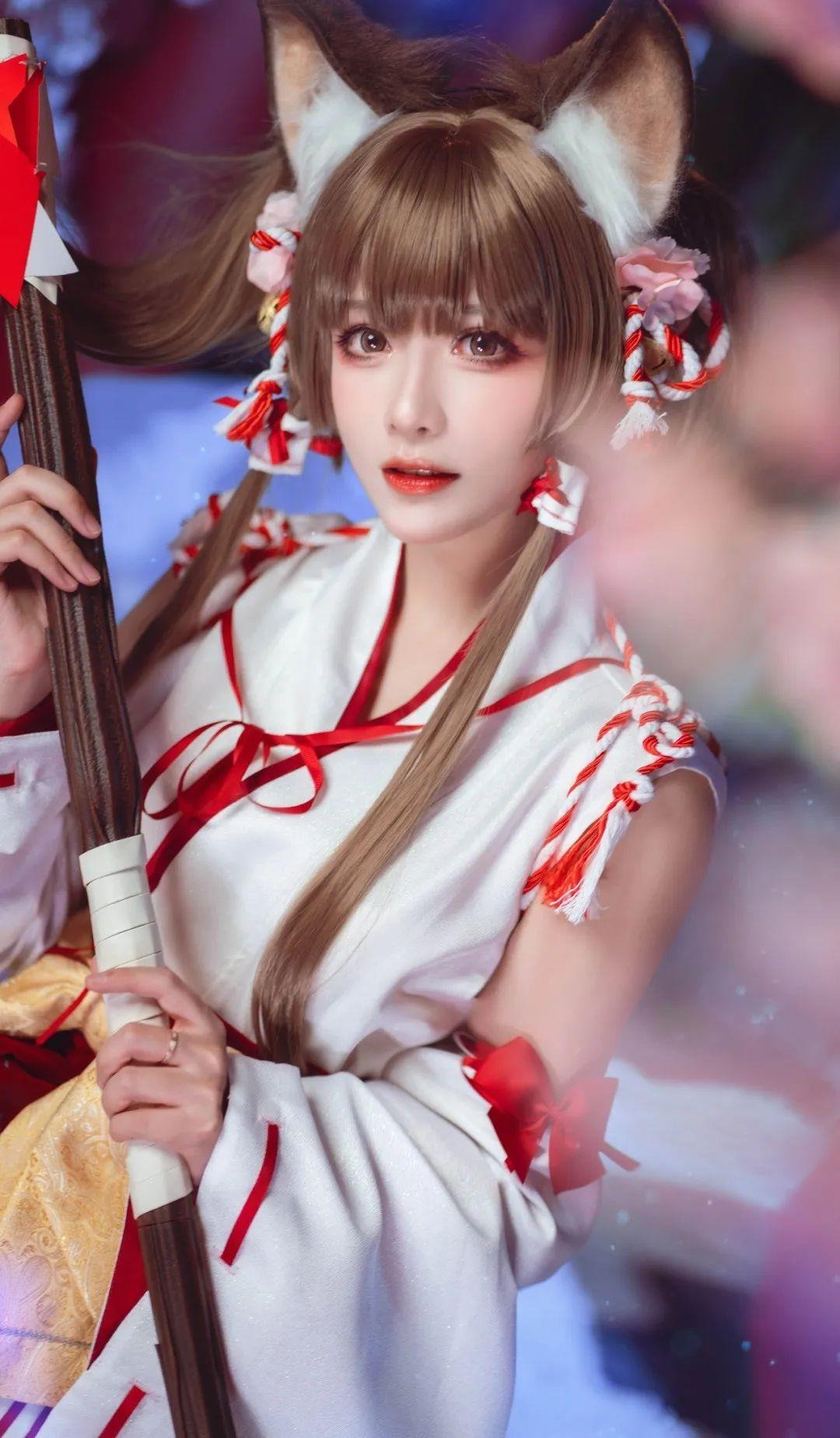優(yōu)莉娜，俏皮的巫女《盾之勇者成名錄：浪潮》插圖